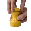 Kép 4/4 - Peugeot Bistro borsőrlő, fa, sáfránysárga, 10 cm